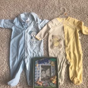 Baby clothes and picture frame💙💛